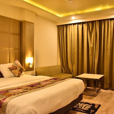 Hotel Deep Канпур Экстерьер фото