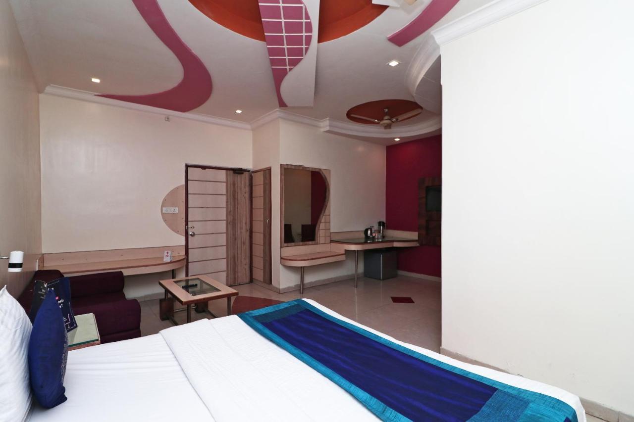 Hotel Deep Канпур Экстерьер фото