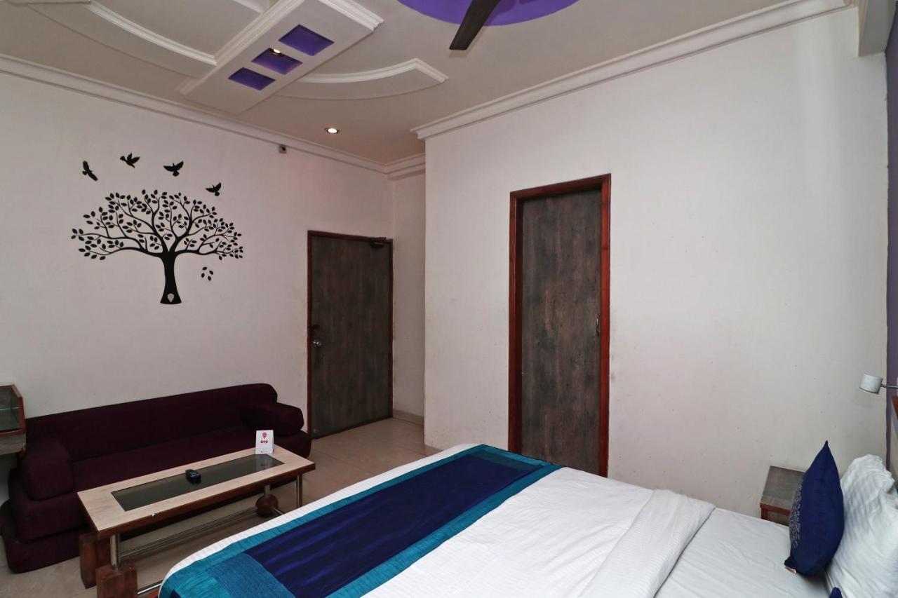 Hotel Deep Канпур Экстерьер фото