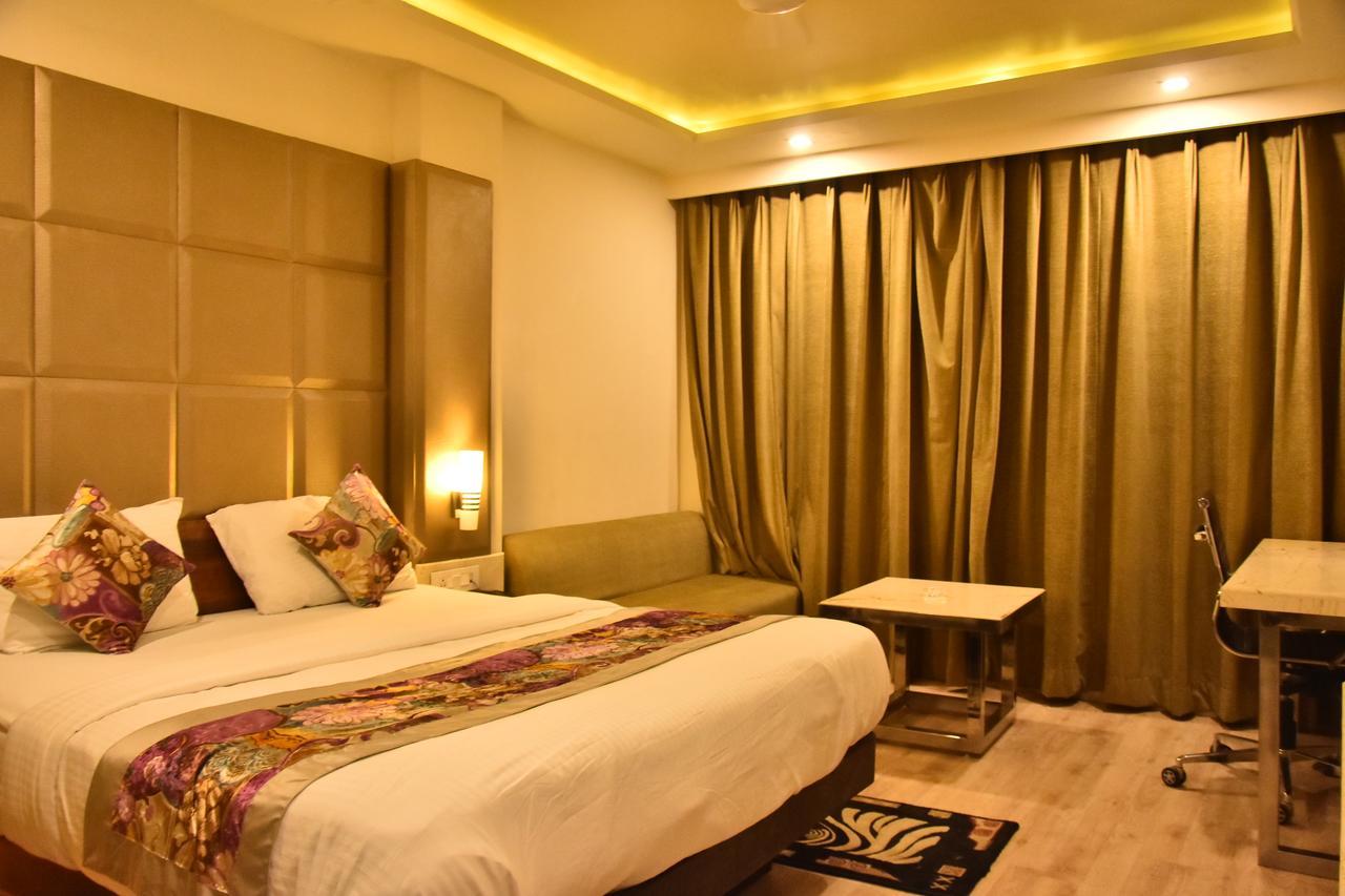 Hotel Deep Канпур Экстерьер фото