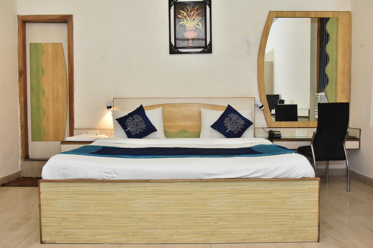 Hotel Deep Канпур Экстерьер фото