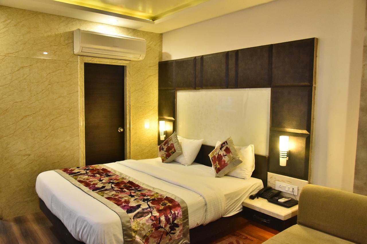 Hotel Deep Канпур Экстерьер фото