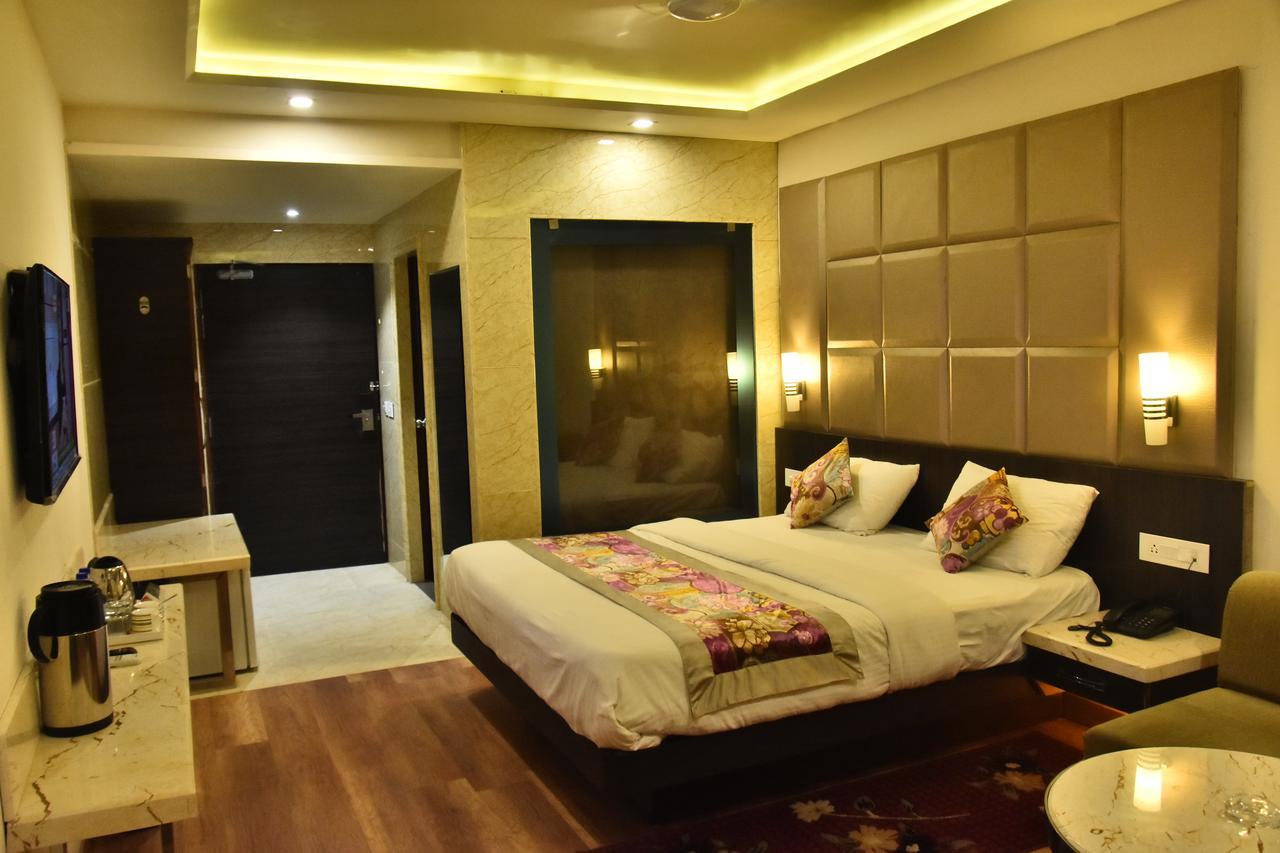 Hotel Deep Канпур Экстерьер фото