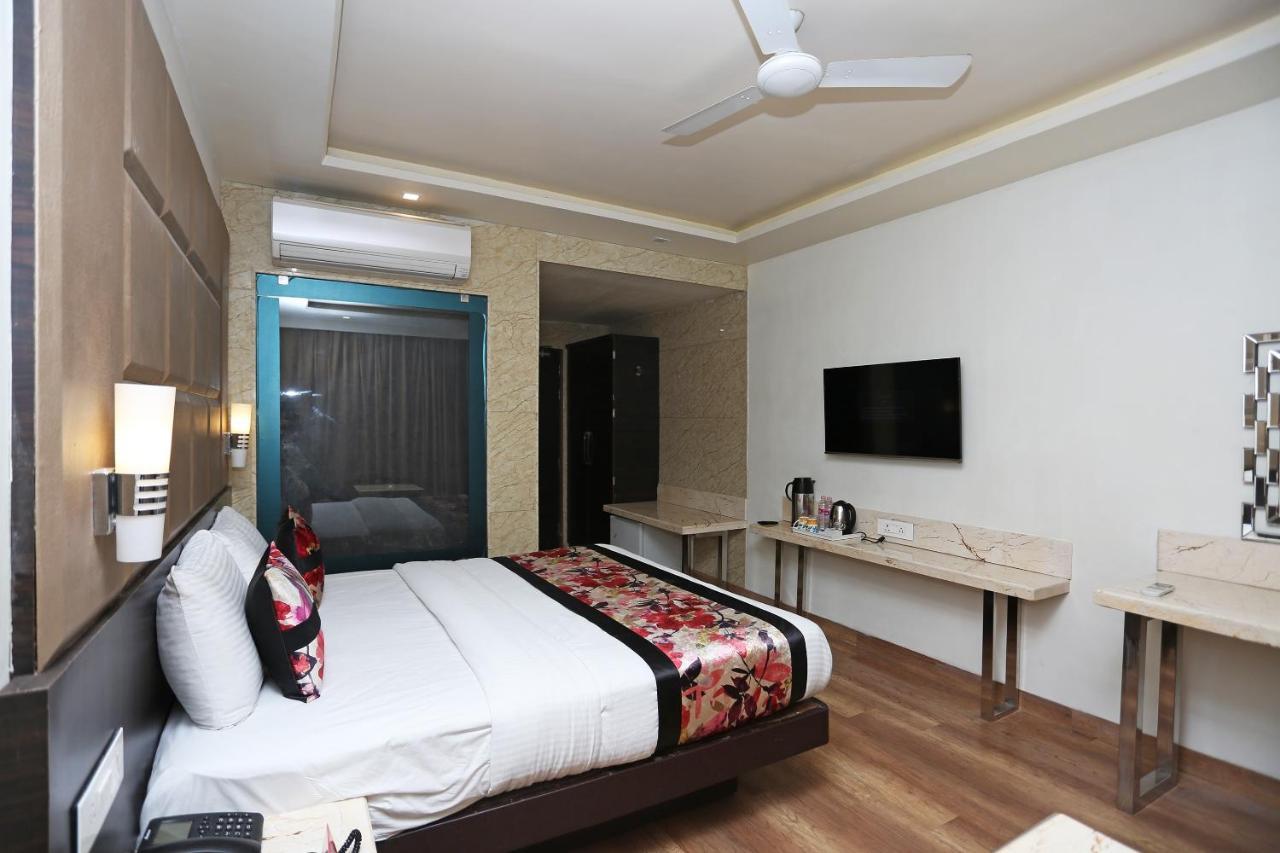 Hotel Deep Канпур Экстерьер фото